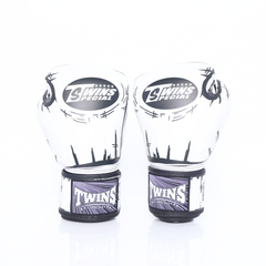 Twins Special [FBGVL3-66] ''Comic'' Boxing Gloves