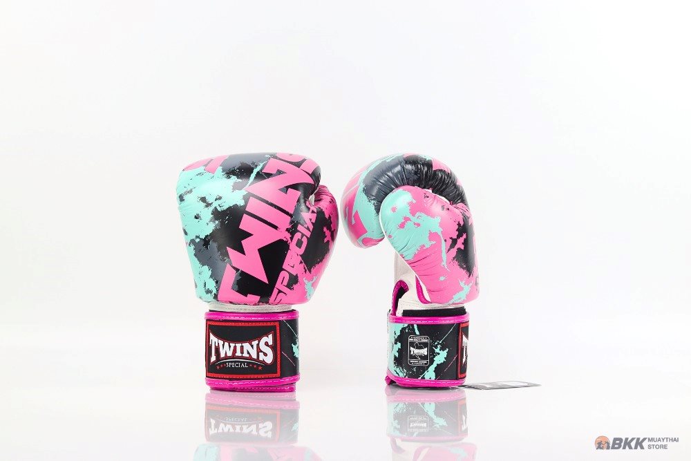 Twins Special [FBGVL3-61] ''Candy'' Boxing Gloves