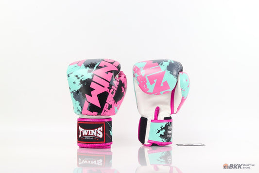 Twins Special [FBGVL3-61] ''Candy'' Boxing Gloves