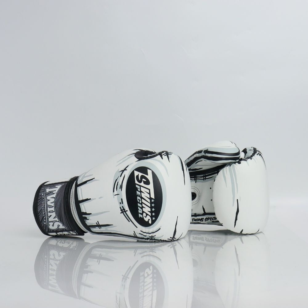 Twins Special [FBGVL3-66] ''Comic'' Boxing Gloves