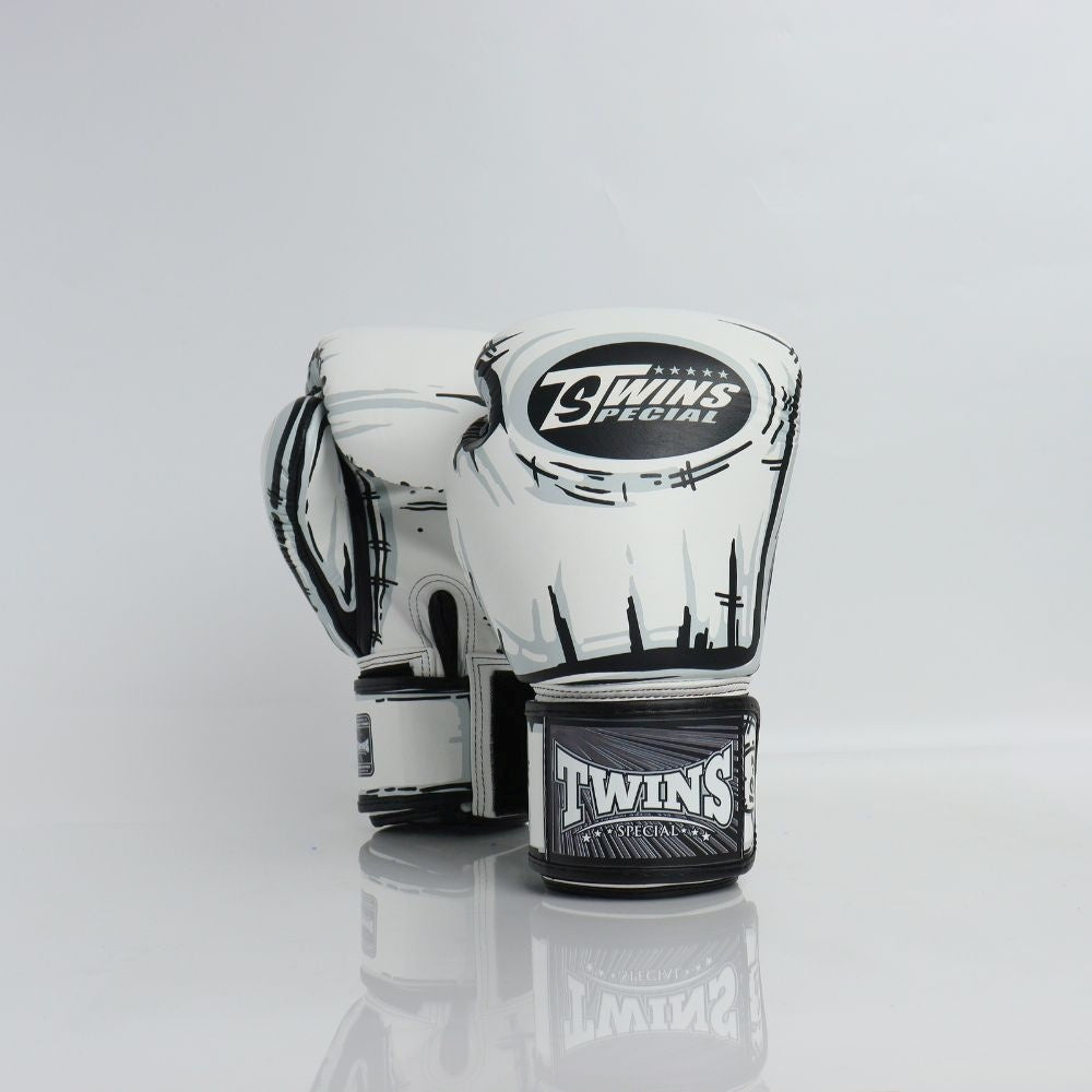 Twins Special [FBGVL3-66] ''Comic'' Boxing Gloves