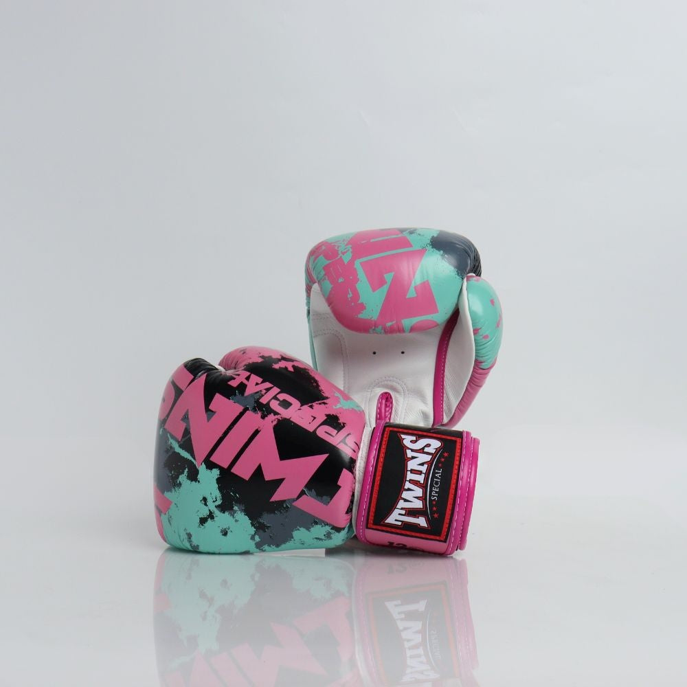 Twins Special [FBGVL3-61] ''Candy'' Boxing Gloves