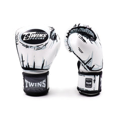 Twins Special [FBGVL3-66] ''Comic'' Boxing Gloves