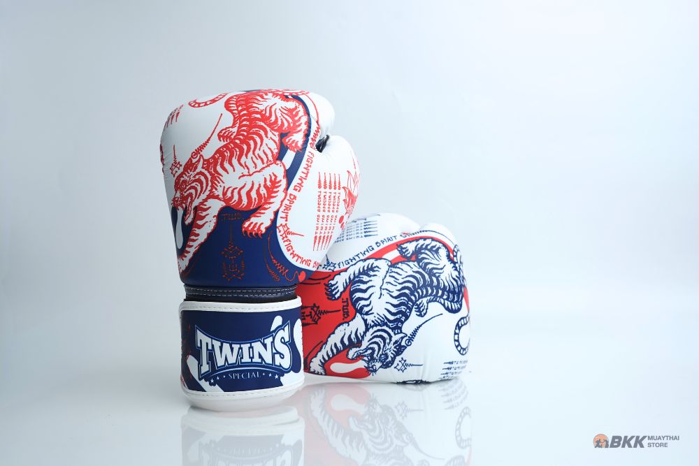 Twins Special [FBGVL4-67] ''SAK YANT'' Boxing Gloves